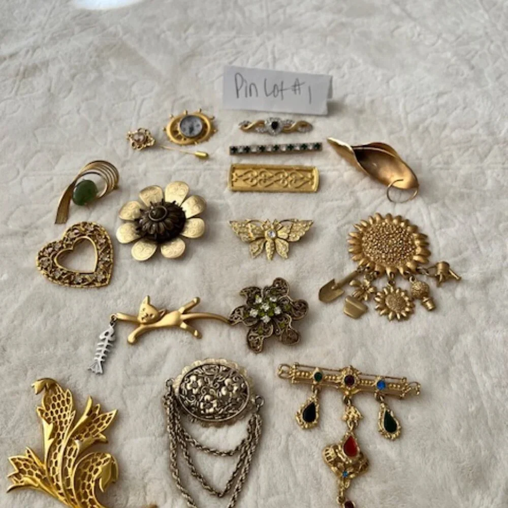Vintage Fashion Pin & Broach Lot #1 - 15 Retro Pins and Broaches Goldtone - Picture 2 of 2